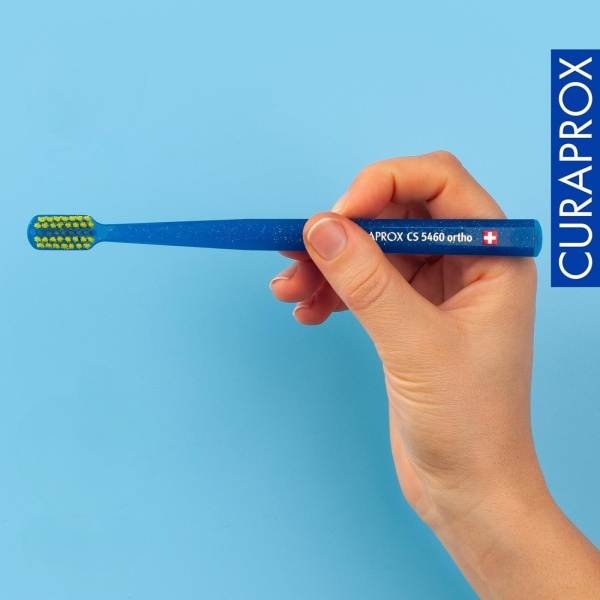 Ортодонтическая щетка CURAPROX с "углублением" (CS5460 "ortho") ТЕМНО-СИНЯЯ Ортодонтическая щетка CURAPROX с "углублением" (CS5460 "ortho") ТЕМНО-СИНЯЯ