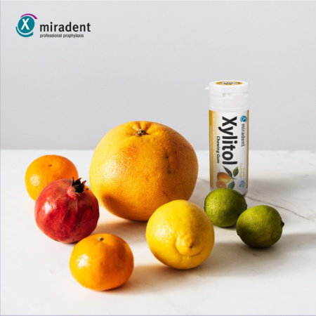 Жевательная резинка Miradent Xylitol с фруктовым вкусом (30 шт), 30 г Жевательная резинка Miradent Xylitol с фруктовым вкусом (30 шт), 30 г