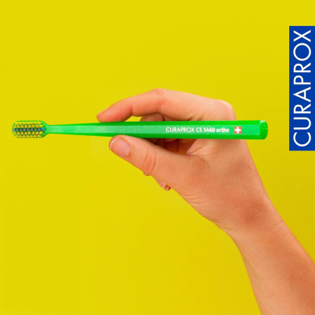 Ортодонтическая щетка CURAPROX с "углублением" (CS5460 "ortho") САЛАТОВАЯ