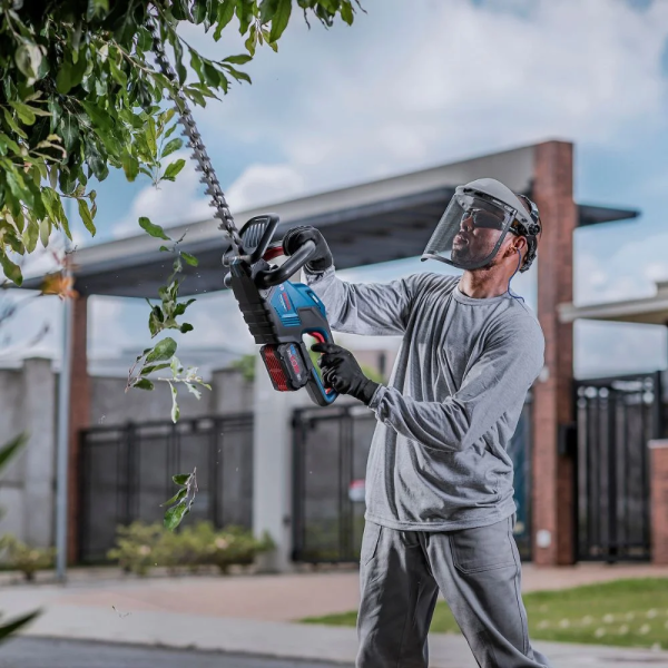 Аккумуляторный триммер для живой изгороди BOSCH GHE 18V-60