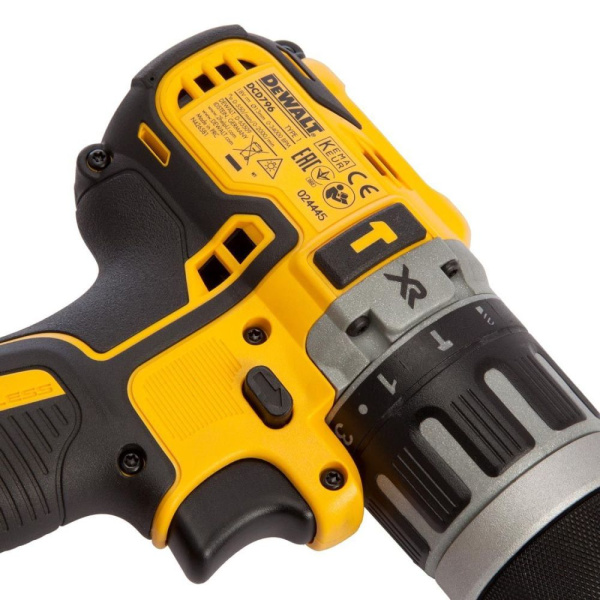 Аккумуляторная ударная дрель-шуруповерт DeWALT DCD796D2