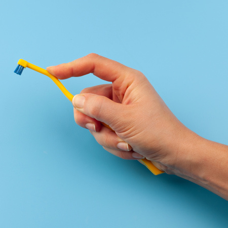 Зубная щетка CURAPROX 708 для имплантов и ортоконструкций (CS 708) ЖЕЛТАЯ Зубная щетка CURAPROX 708 для имплантов и ортоконструкций (CS 708) ЖЕЛТАЯ