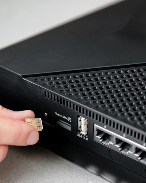 Wi-Fi роутер Netgear Nighthawk LAX20 LTE WiFi6 (LAX20-100EUS) Wi-Fi роутер Netgear Nighthawk LAX20 LTE WiFi6 (LAX20-100EUS)